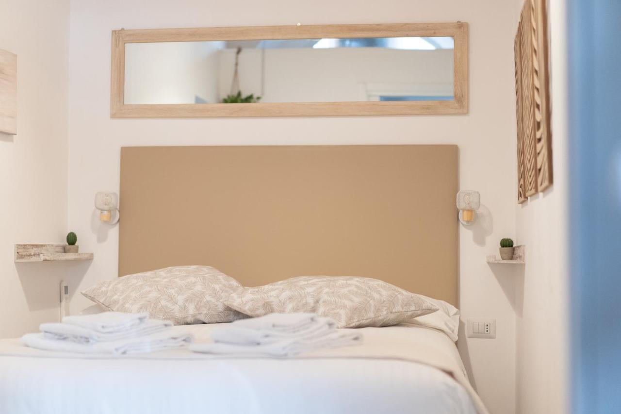 White Ostilia Apartments — Photos 1