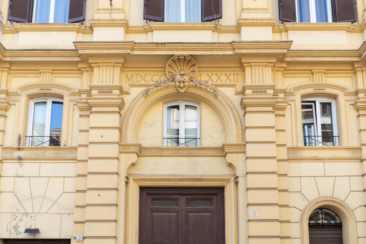 White Ostilia Apartments, Rome